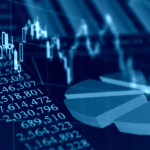 Rodrigo Balassiano explora como fundos utilizam a antecipação de contratos públicos para financiar receitas futuras com segurança.