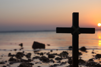Jose Eduardo De Oliveira e Silva apresenta uma reflexão sobre a filosofia moral cristã, onde a razão é iluminada pela fé.