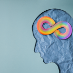 Alexandre Costa Pedrosa explora os desafios e as invisibilidades enfrentados por adultos autistas no mercado de trabalho.