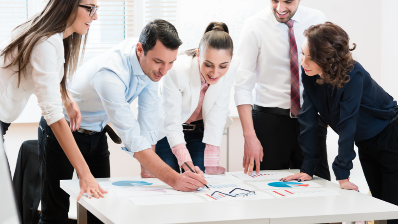 Medir o que realmente importa é o que leva empresas a evoluírem — e é exatamente essa visão de performance orientada a métricas defendida por Bráulio Henrique Dias Viana.