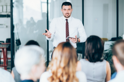 Para Sérgio Bento De Araújo, a formação docente e as novas metodologias colocam o professor no centro da transformação educacional.